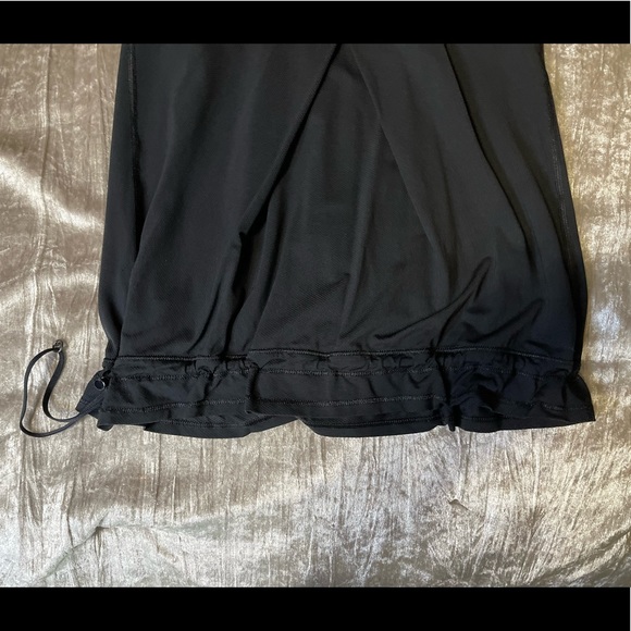 Lululemon Tame Me Tank
Black / Petal Pop Multi Size 6 - Picture 6 of 14